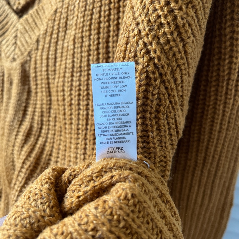BRAND NEW (NWT) Gold V-neck Sweater - Picture 4 of 6